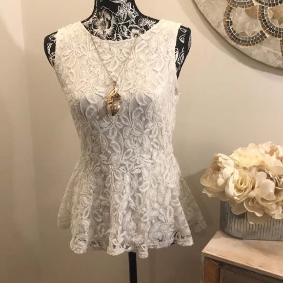 Valerie Bertinelli Tops - Valerie Bertinelli lace overlay sleeveless blouse